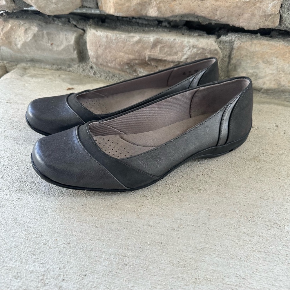 Life Stride || dark gray drum flats